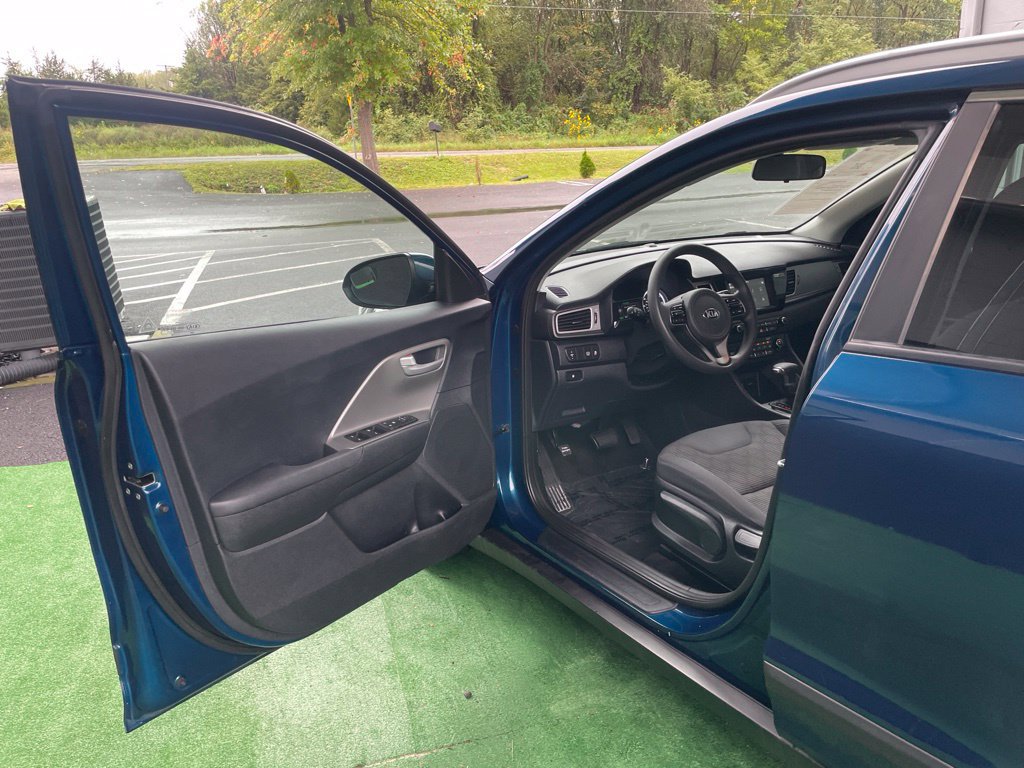 Used 2018 Kia Niro LX FWD image 33