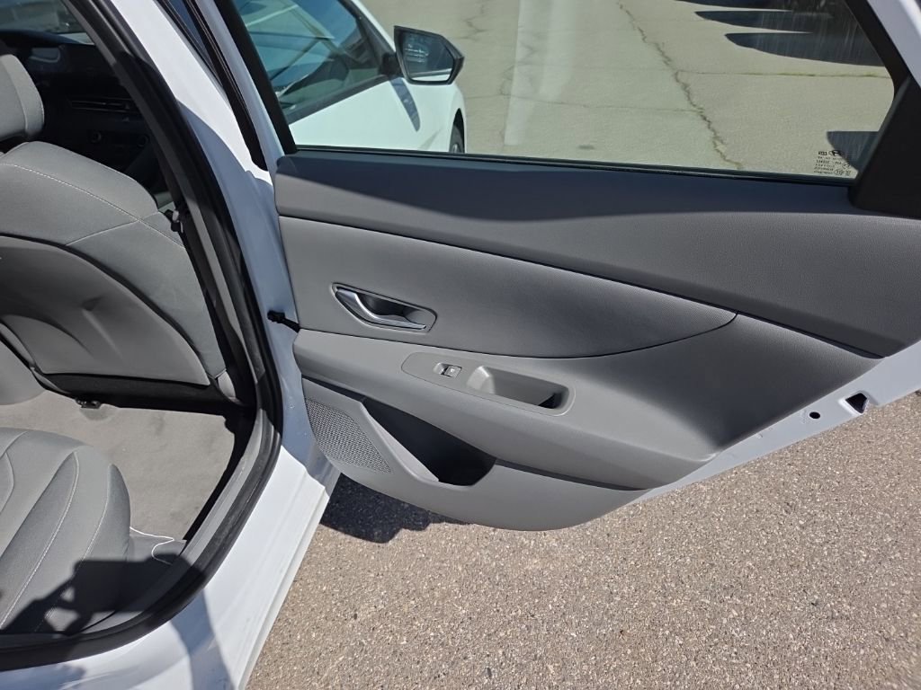 Used 2025 Hyundai Elantra SEL FWD image 25