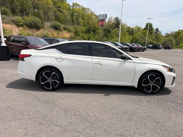 Used 2023 Nissan Altima 2.5 SR AWD/4WD image 14