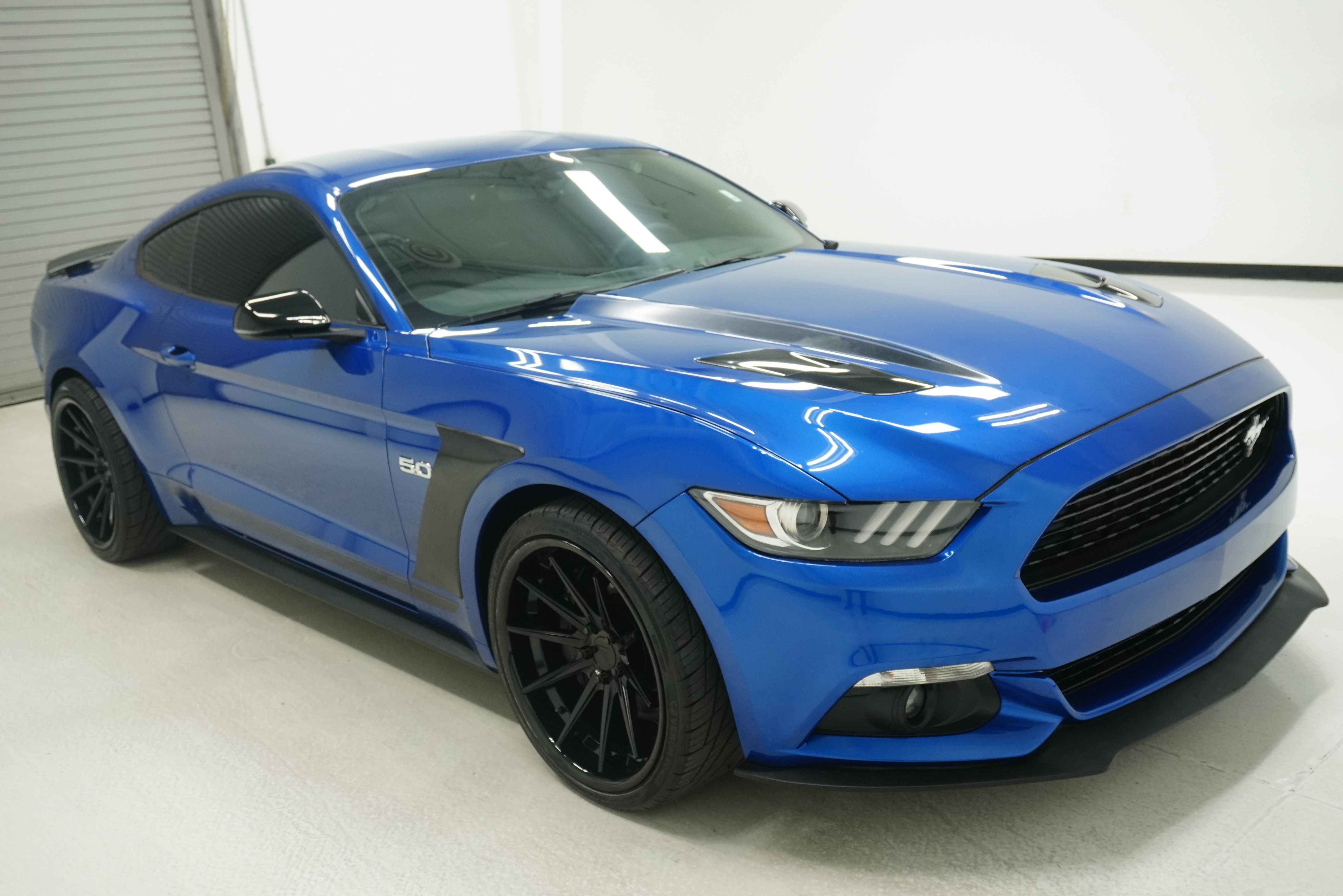 Used 2017 Ford Mustang GT Premium w/ Equipment Group 401A RWD image 3