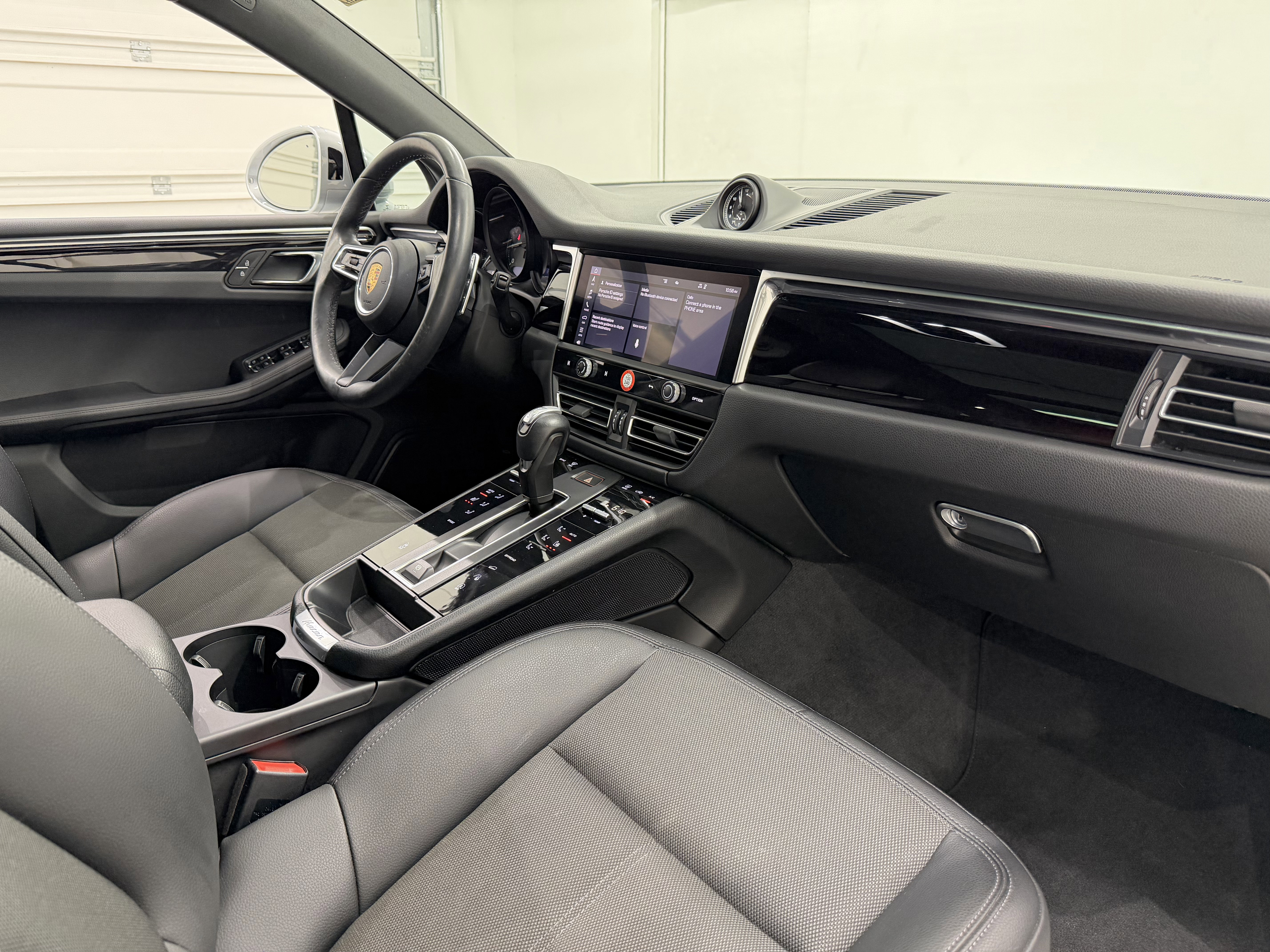 Certified 2022 Porsche Macan image 23