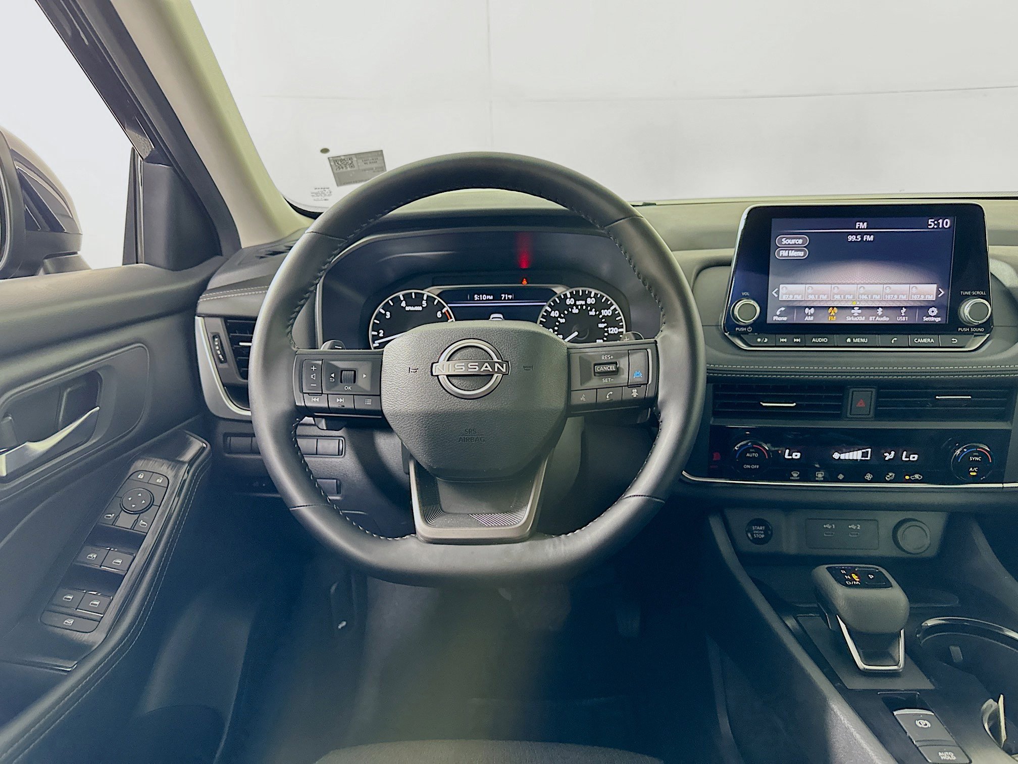 Used 2025 Nissan Rogue SV image 17