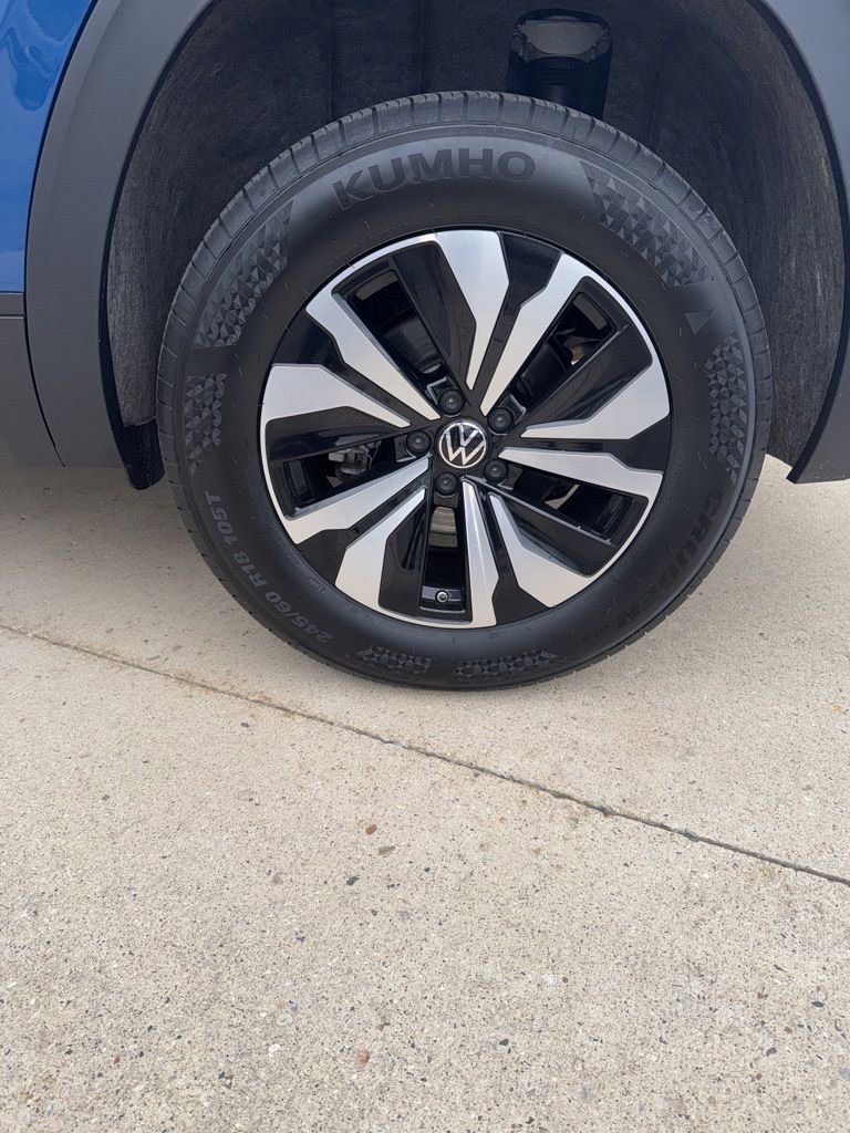 Certified 2025 Volkswagen Atlas Cross Sport SE image 19