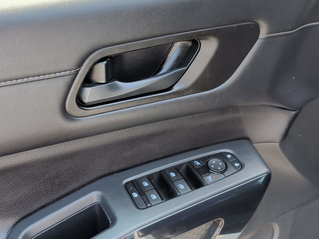 Used 2025 Nissan Pathfinder SV AWD/4WD image 15