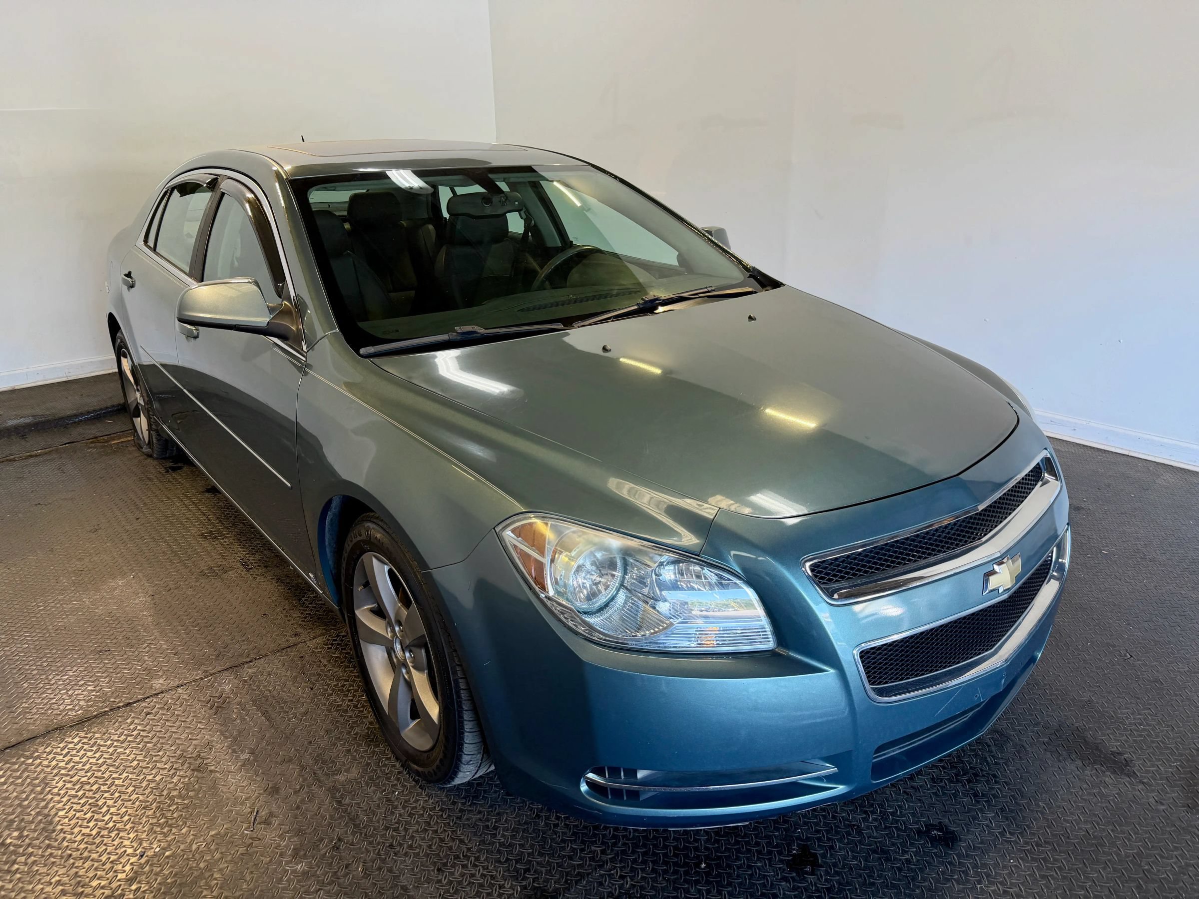 Used 2009 Chevrolet Malibu LT w/ Rear Power Package FWD image 4
