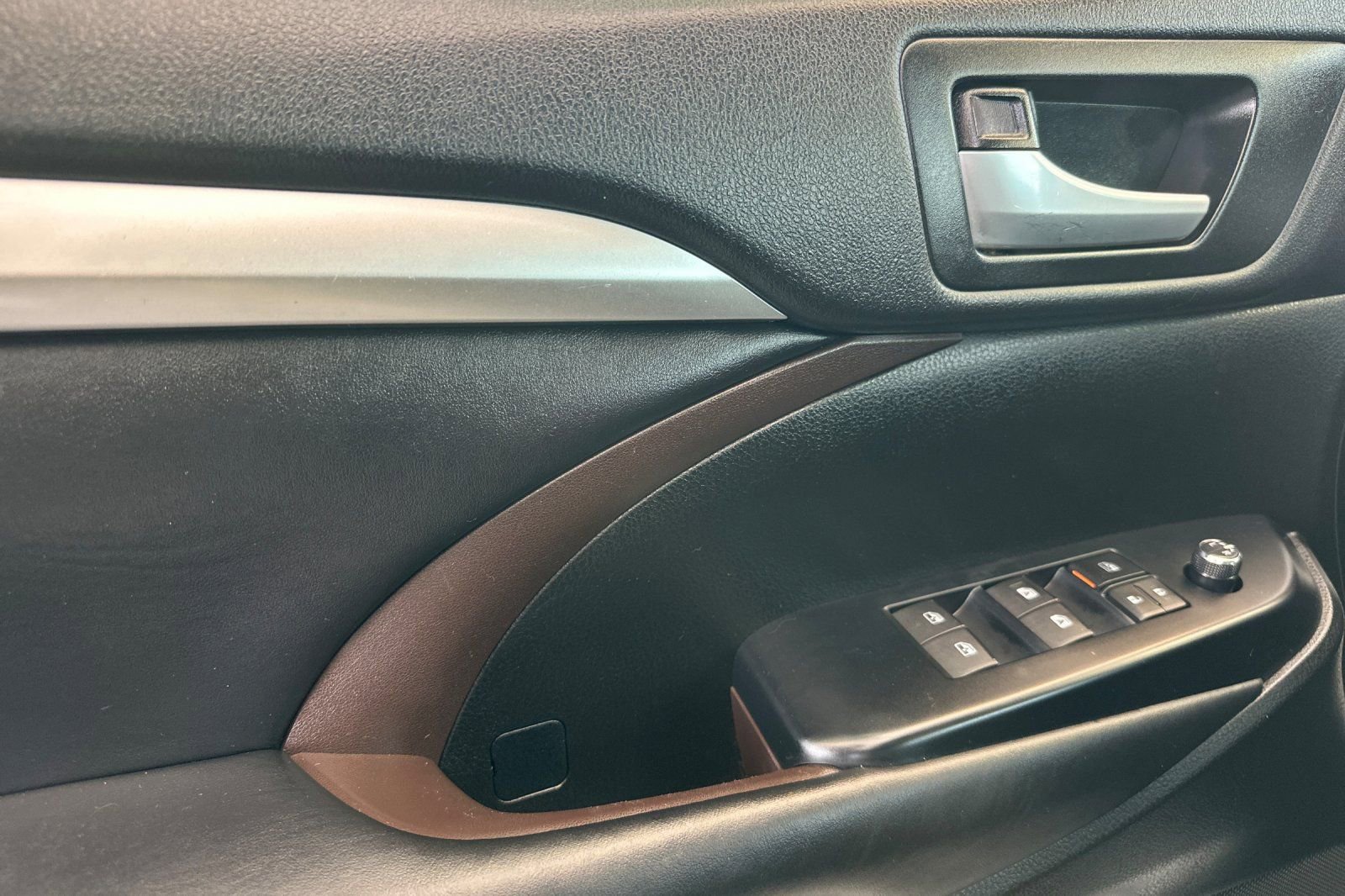 Used 2017 Toyota Highlander XLE image 11