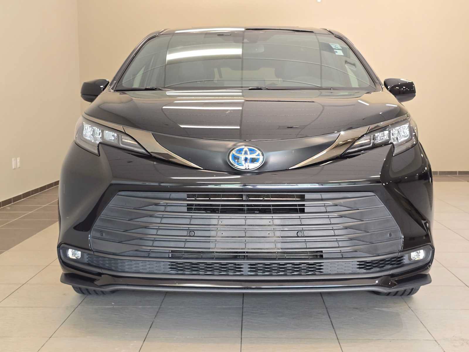 Certified 2024 Toyota Sienna XLE Woodland Edition AWD/4WD image 6
