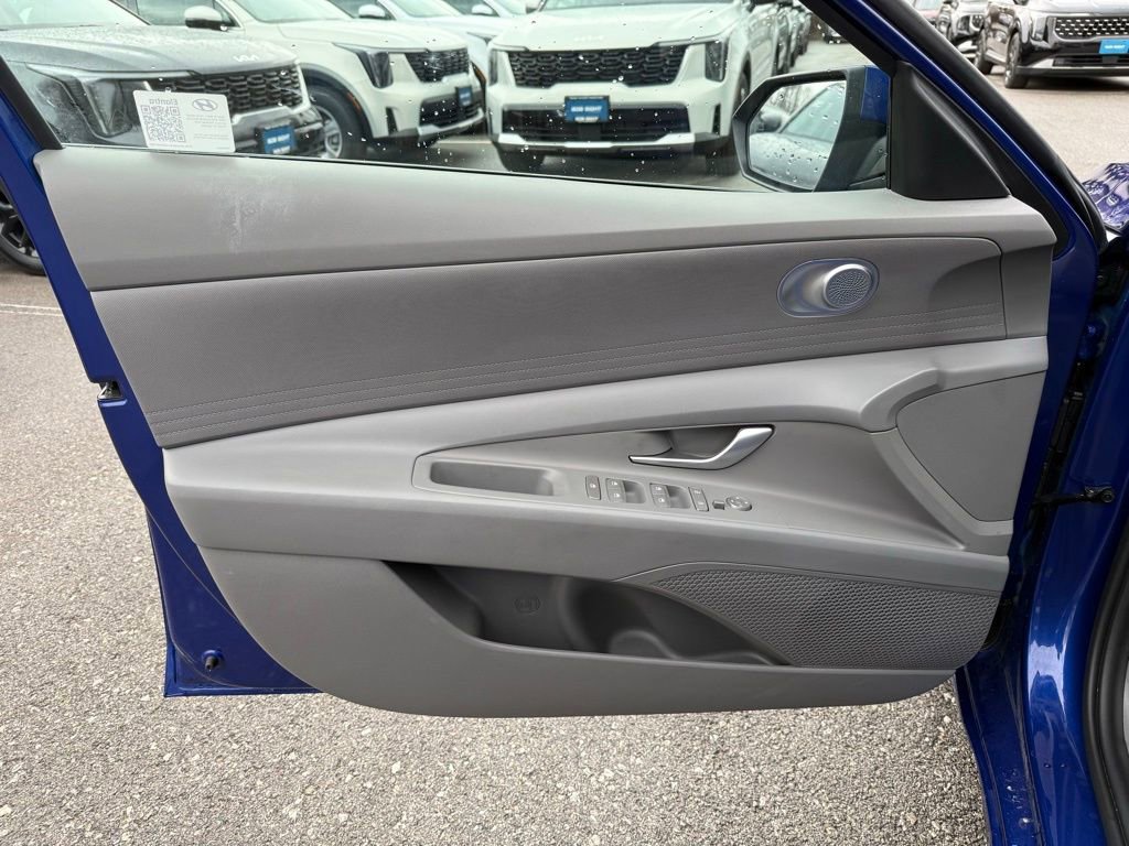 Used 2024 Hyundai Elantra SE image 6