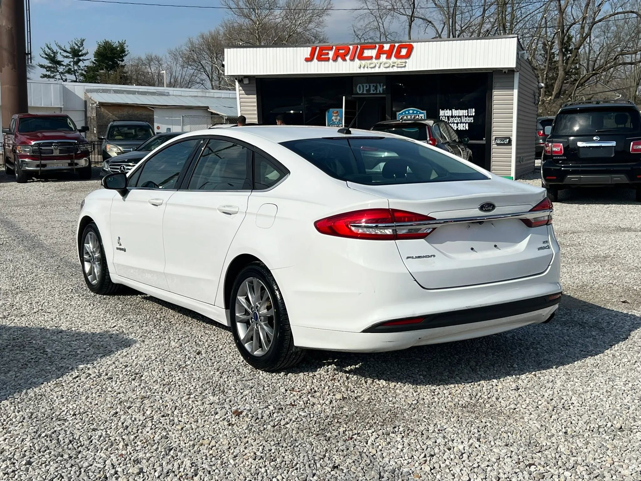 Used 2017 Ford Fusion SE image 6