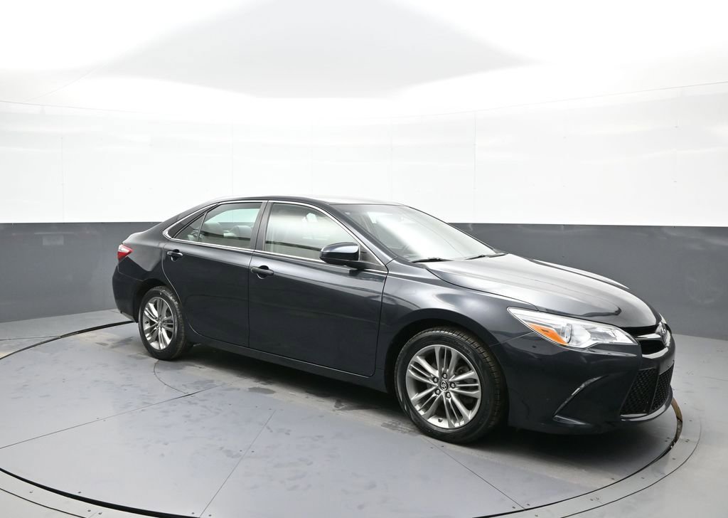 Used 2016 Toyota Camry SE image 4