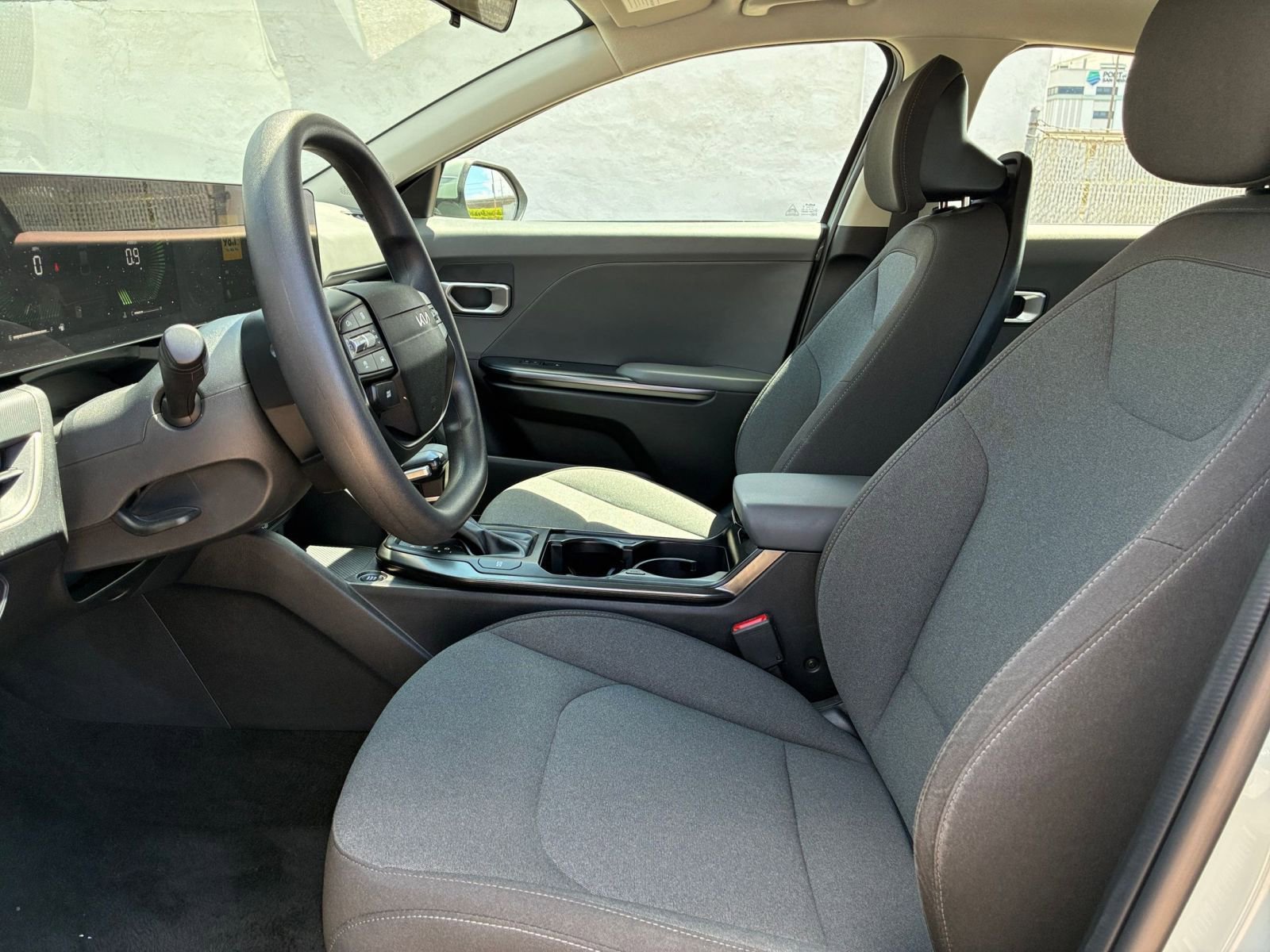 Used 2025 Kia K4 FWD image 25