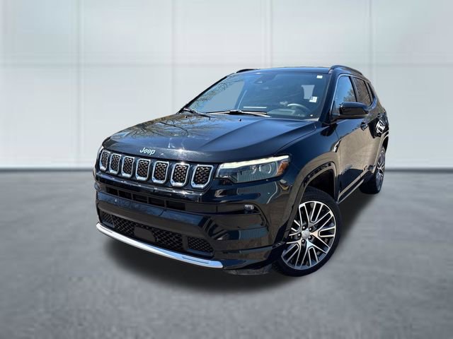 Used 2023 Jeep Compass Limited w/ Elite Group AWD/4WD image 2