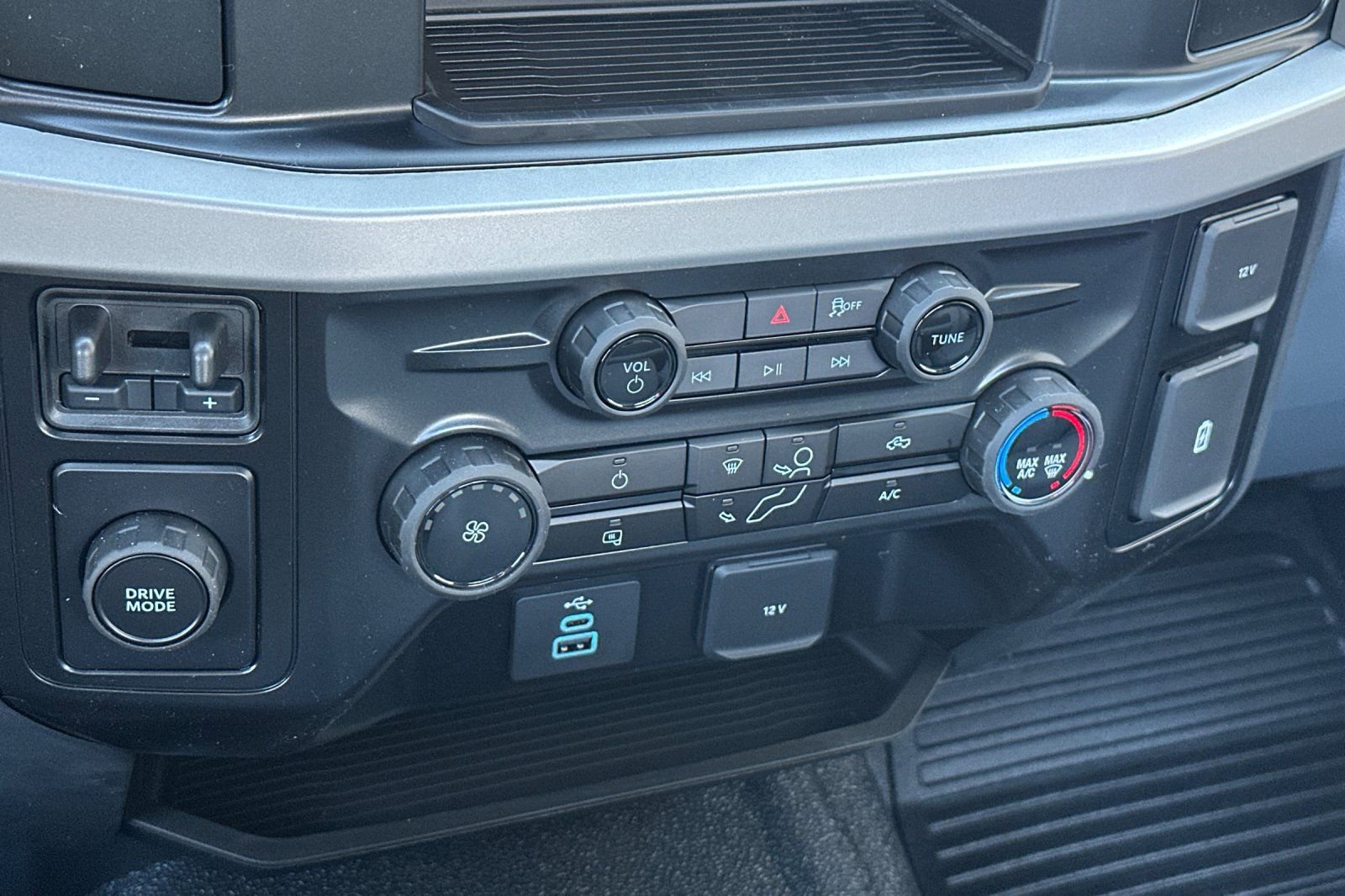 New 2026 Ford F250 XL w/ XL Chrome Package image 18