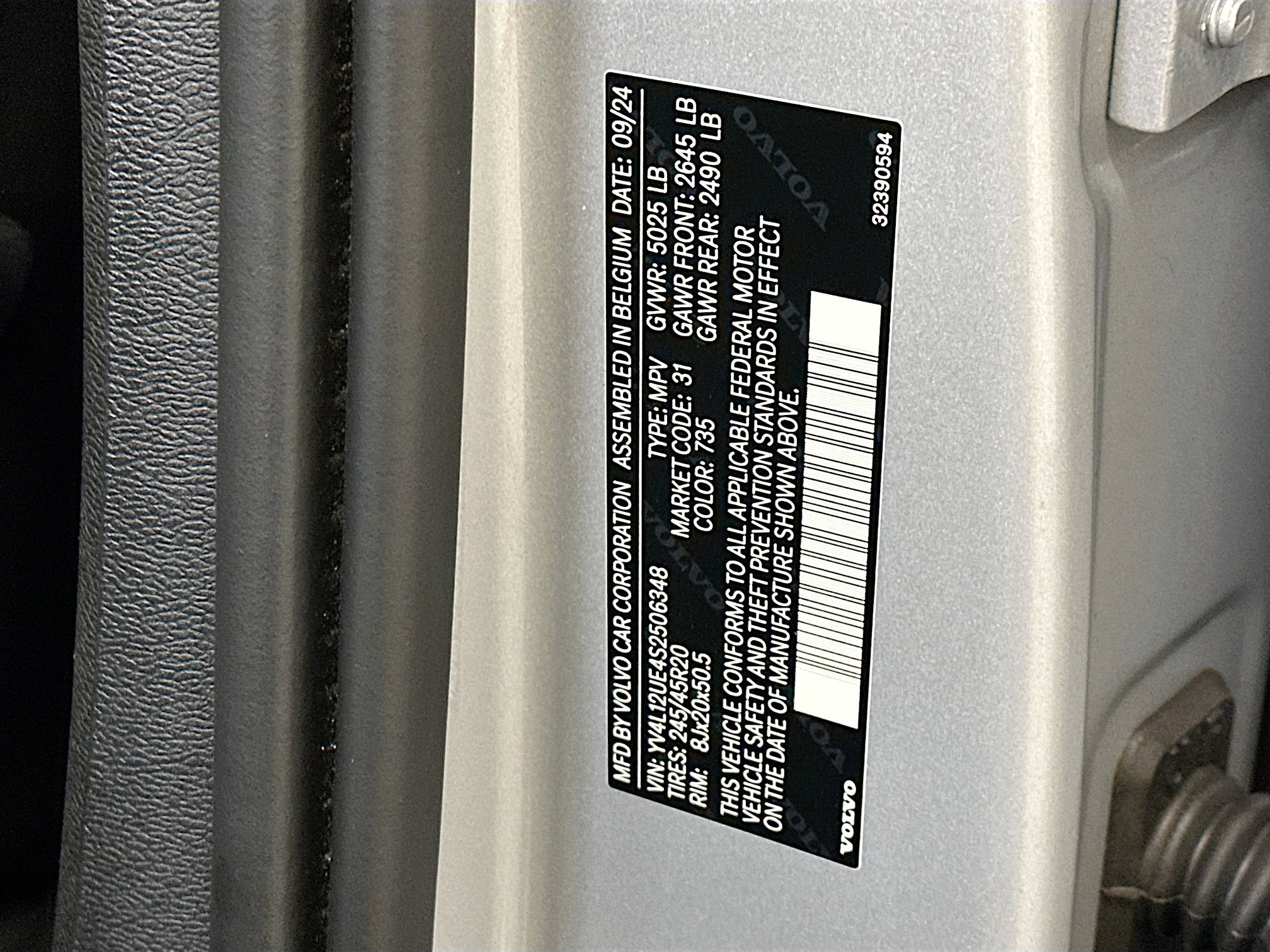 Used 2025 Volvo XC40 B5 Plus image 12