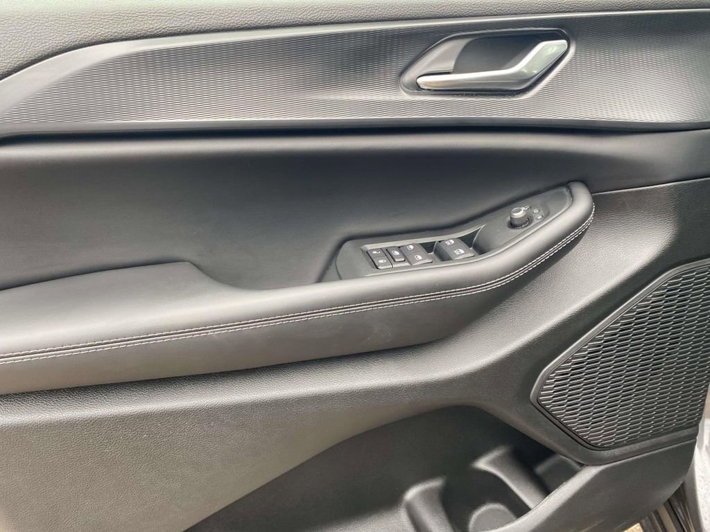 New 2025 Jeep Grand Cherokee Laredo w/ MOPAR Finishing Package image 12