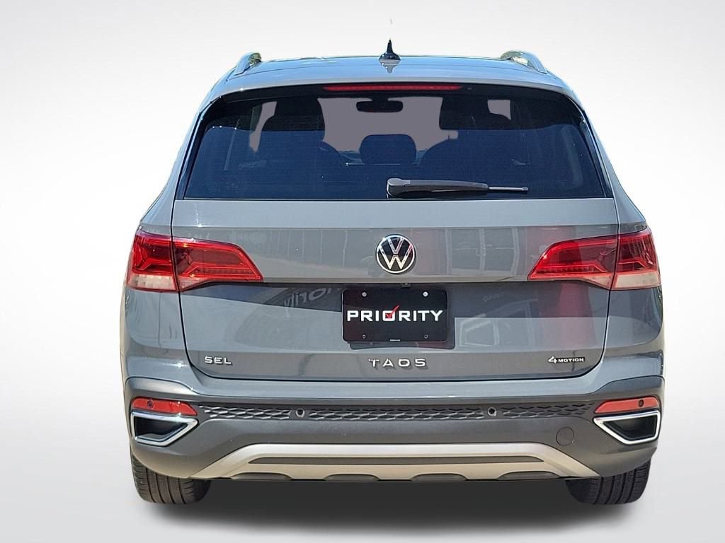 Used 2022 Volkswagen Taos SEL w/ Panoramic Sunroof Package image 4