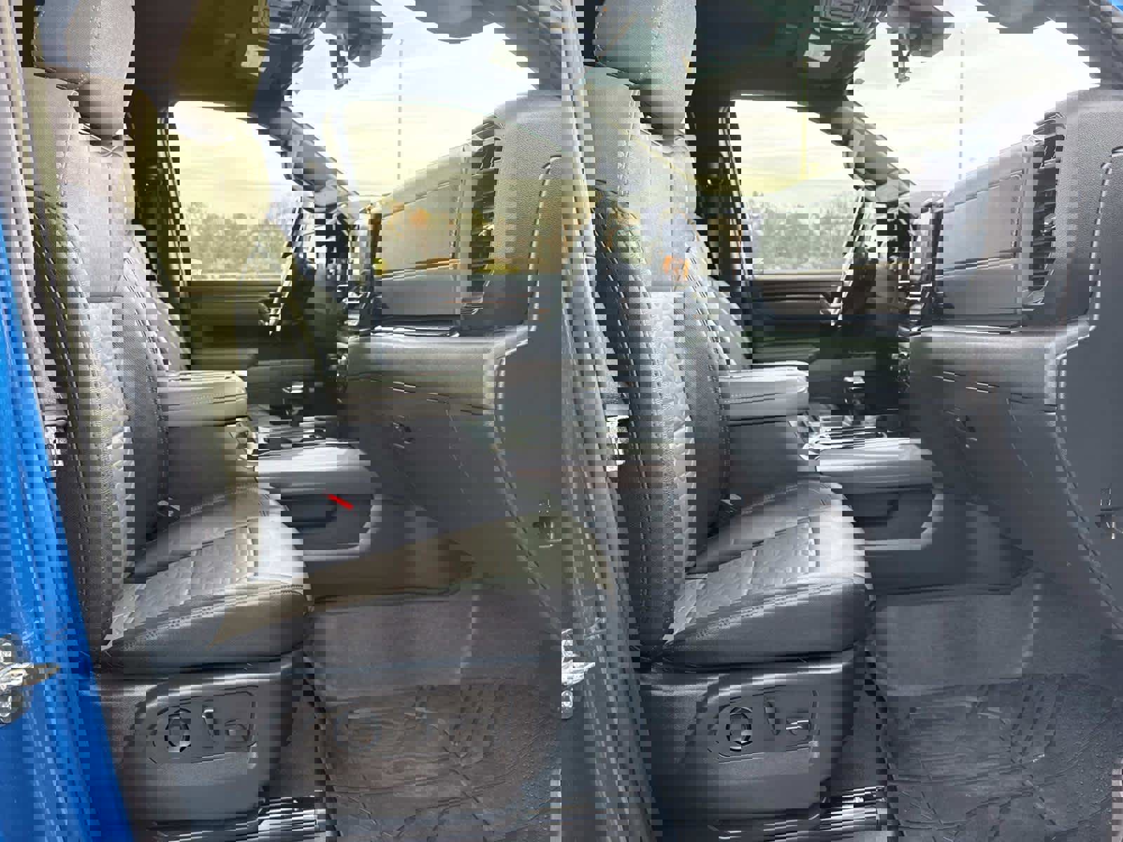 Used 2022 Chevrolet Silverado 1500 ZR2 w/ Technology Package image 16