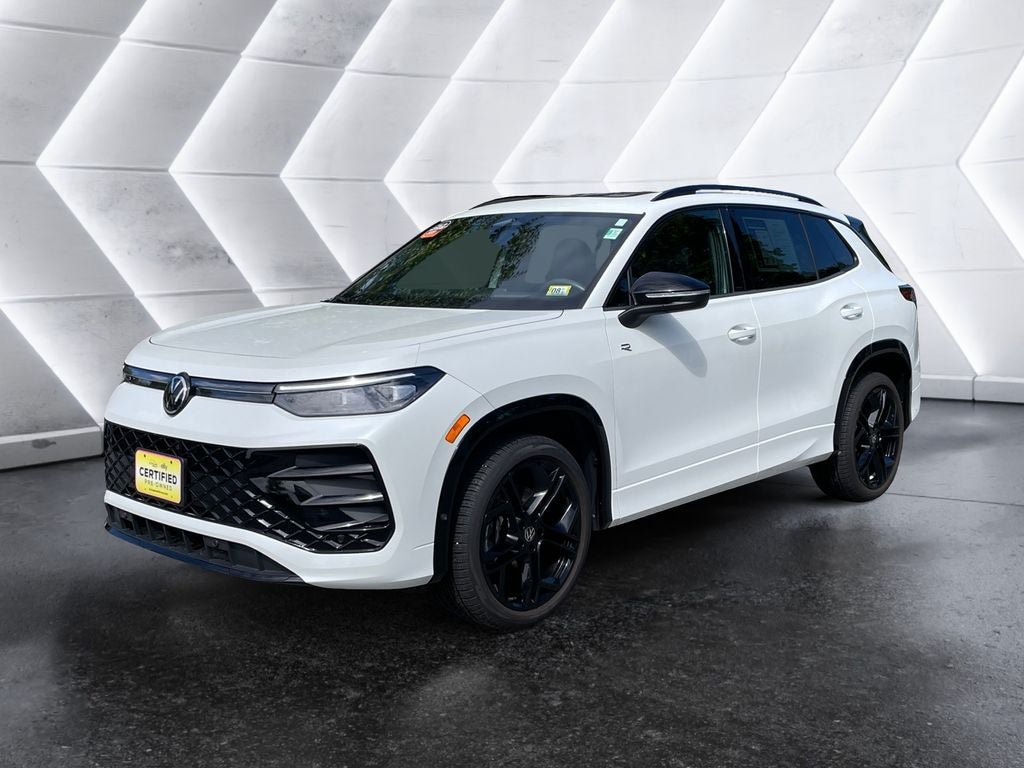 Used 2025 Volkswagen Tiguan SE R-Line AWD/4WD image 2