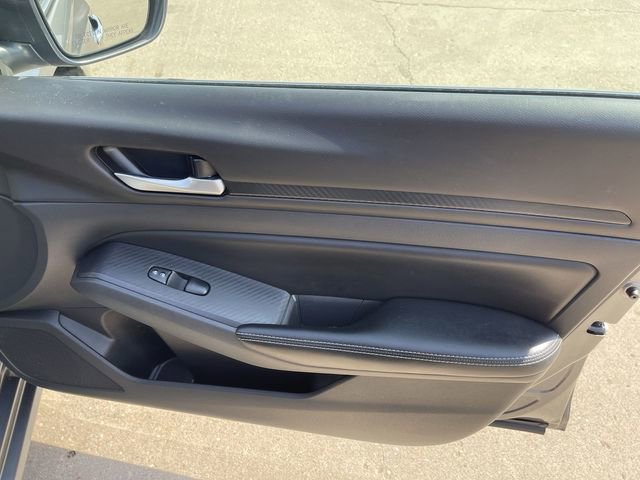 Used 2024 Nissan Altima 2.5 SV FWD image 16