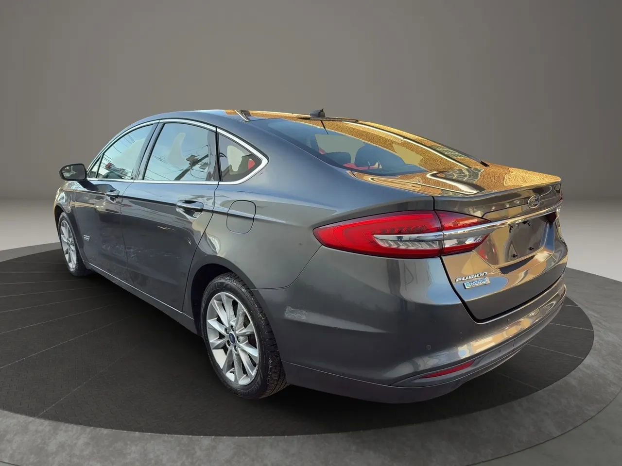 Used 2018 Ford Fusion Energi SE image 7