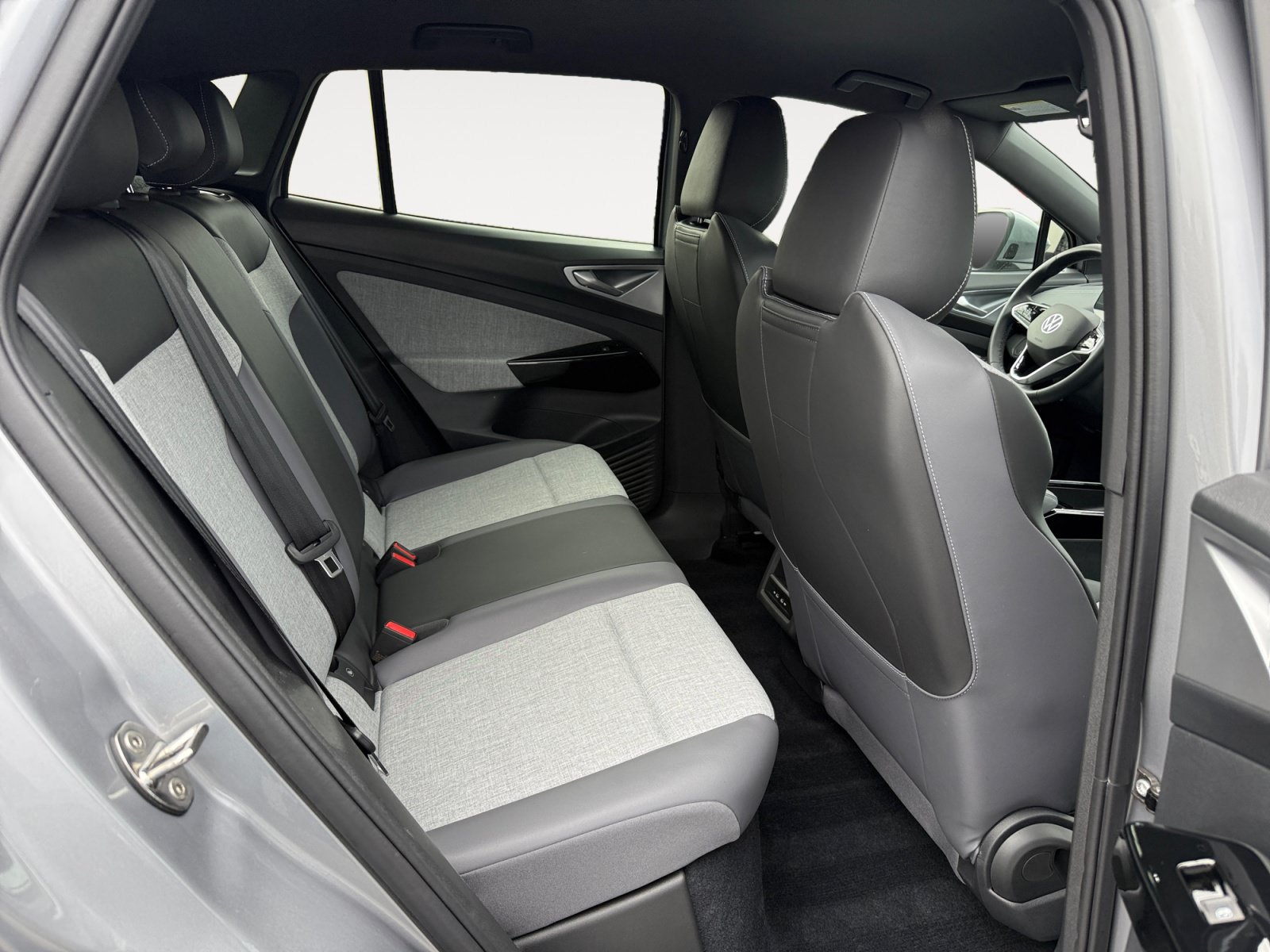 Certified 2025 Volkswagen ID.4 Pro RWD image 18