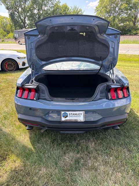 Used 2025 Ford Mustang Coupe RWD image 14