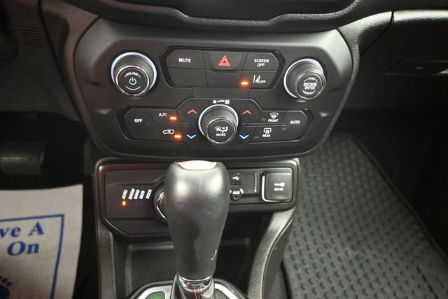 Used 2023 Jeep Renegade Trailhawk AWD/4WD image 16