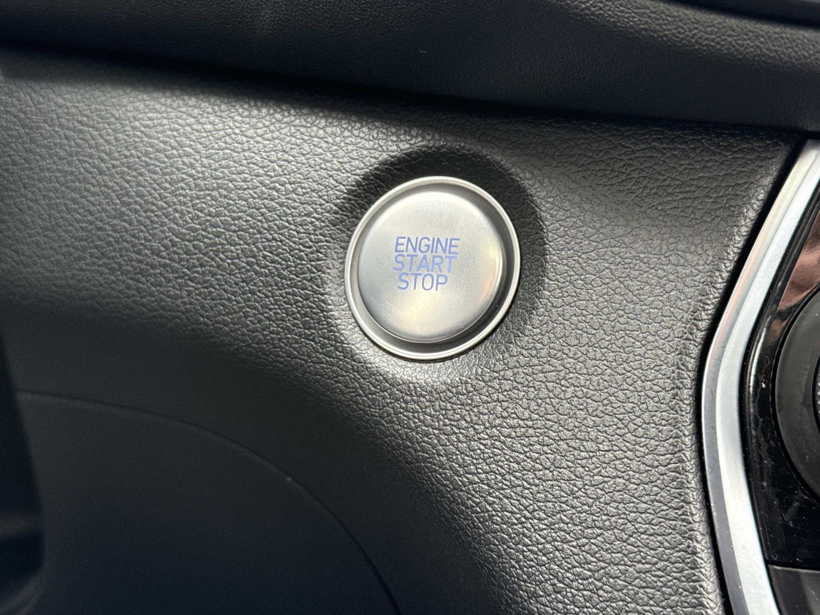 Certified 2020 Hyundai Santa Fe Limited image 14