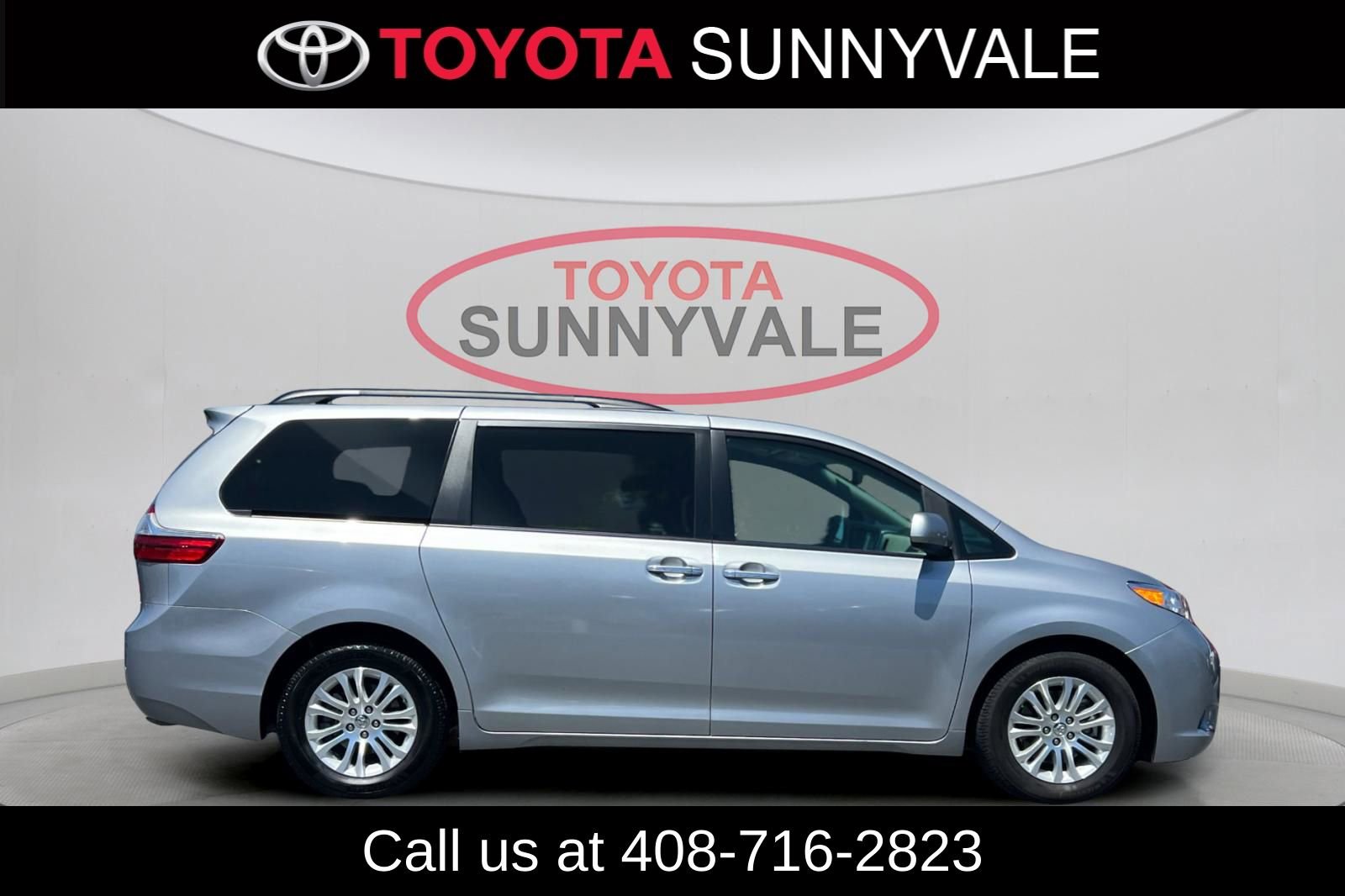 Used 2017 Toyota Sienna XLE w/ XLE Navigation Package FWD image 10