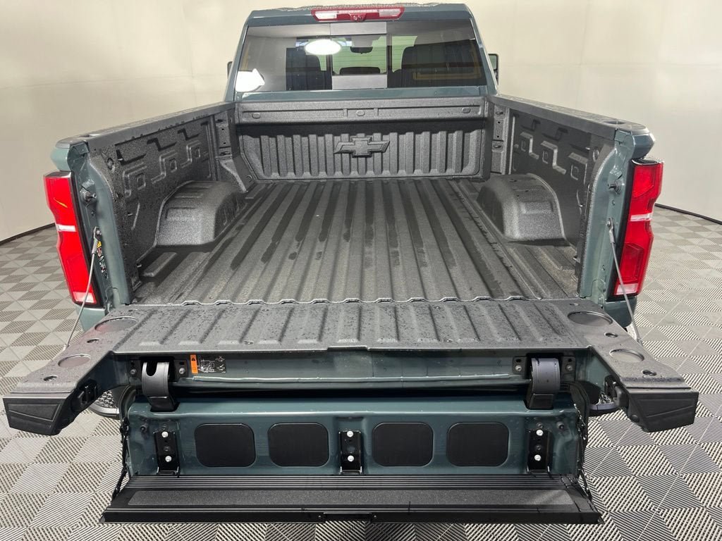 New 2026 Chevrolet Silverado 2500 ZR2 w/ LPO, Dark Essentials Package AWD/4WD image 5