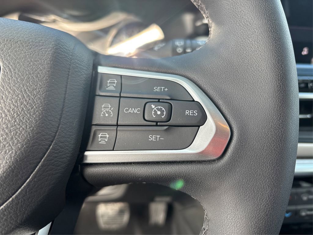 Used 2025 Jeep Compass Limited image 27