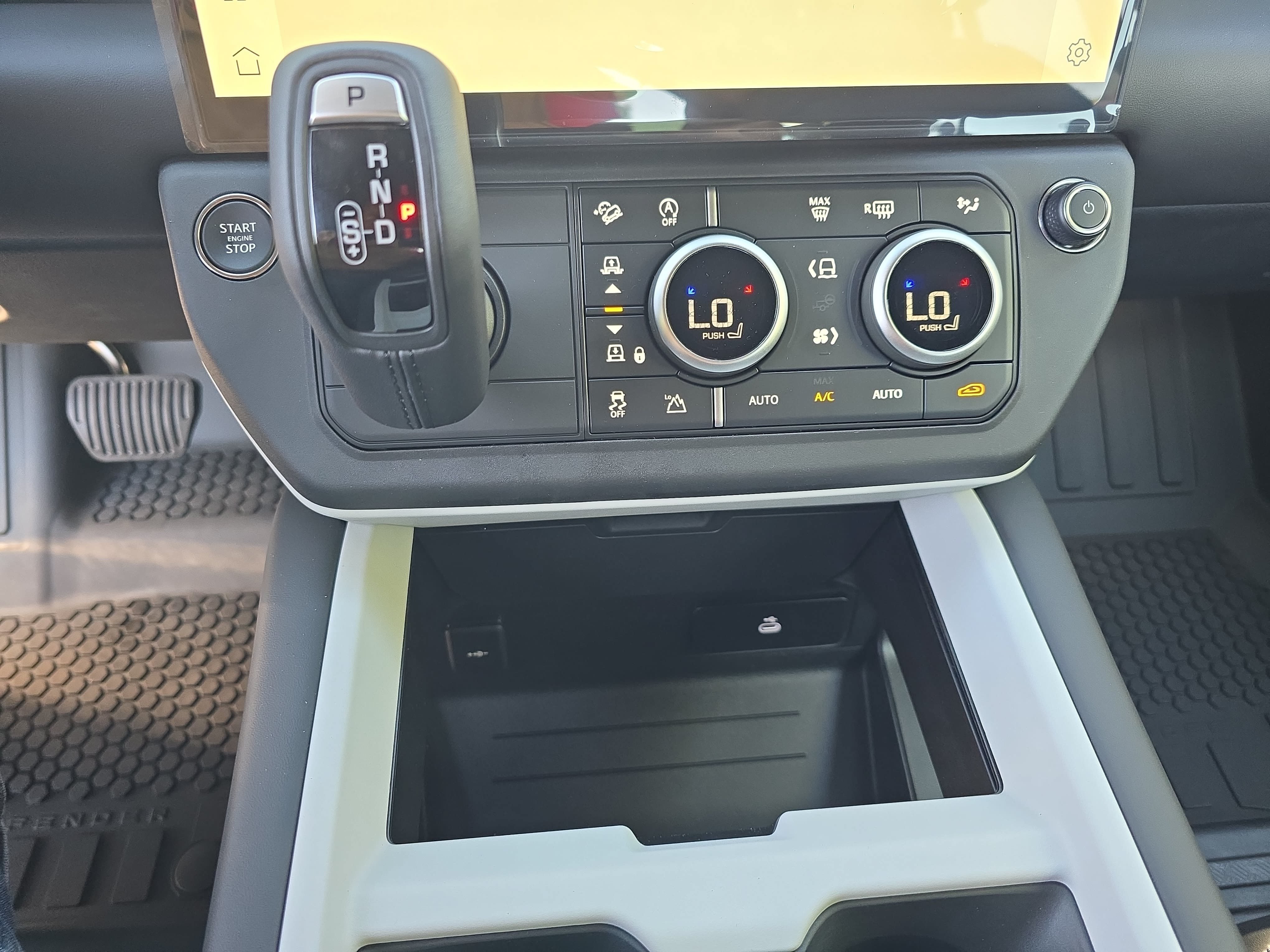 New 2026 Land Rover Defender 110 X-Dynamic SE AWD/4WD image 23