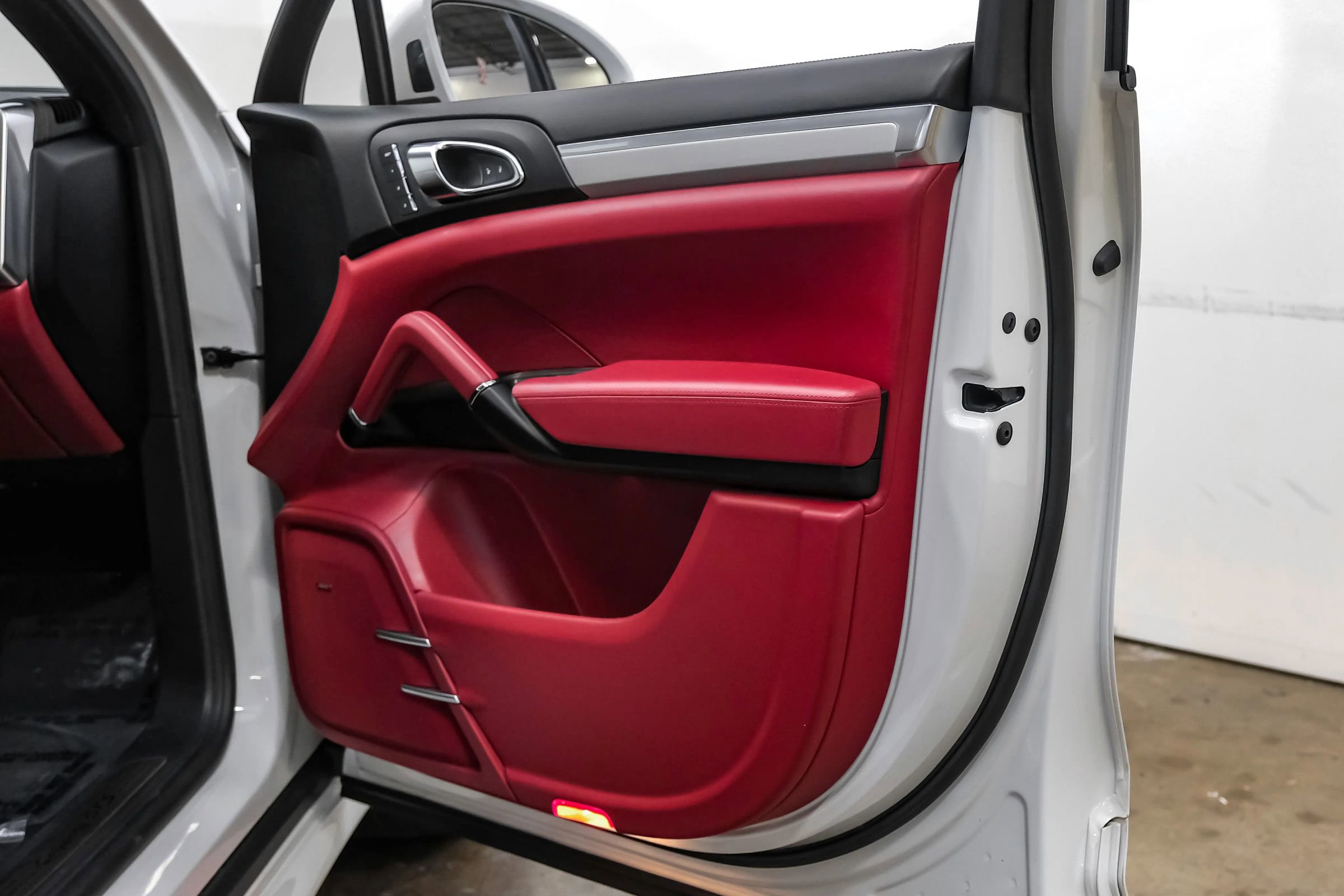 Used 2017 Porsche Cayenne GTS image 38