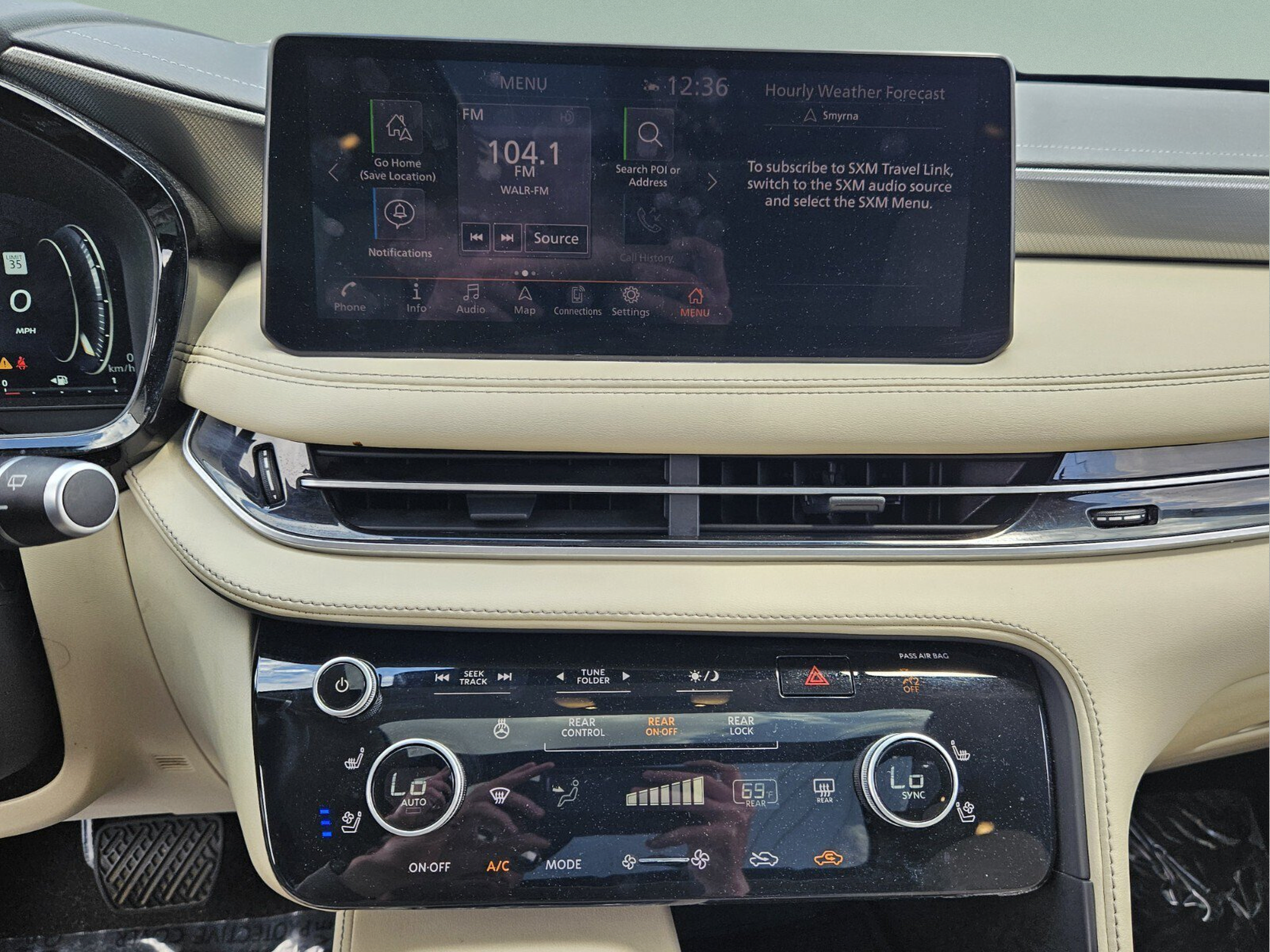 Used 2025 INFINITI QX60 Luxe w/ Vision Package FWD image 19