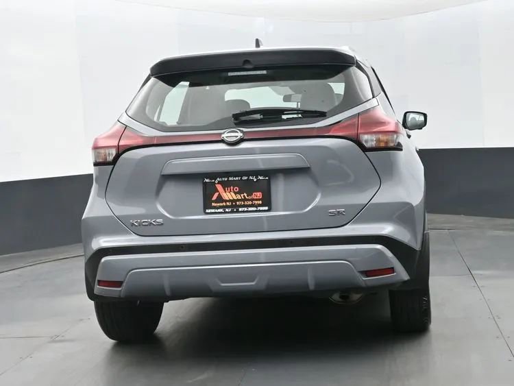 Used 2023 Nissan Kicks SR w/ SR Premium Package FWD image 8