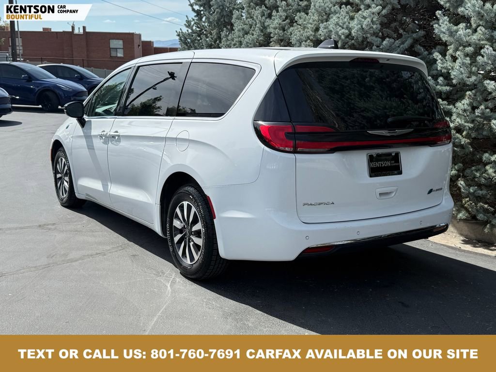 Used 2024 Chrysler Pacifica Select image 6