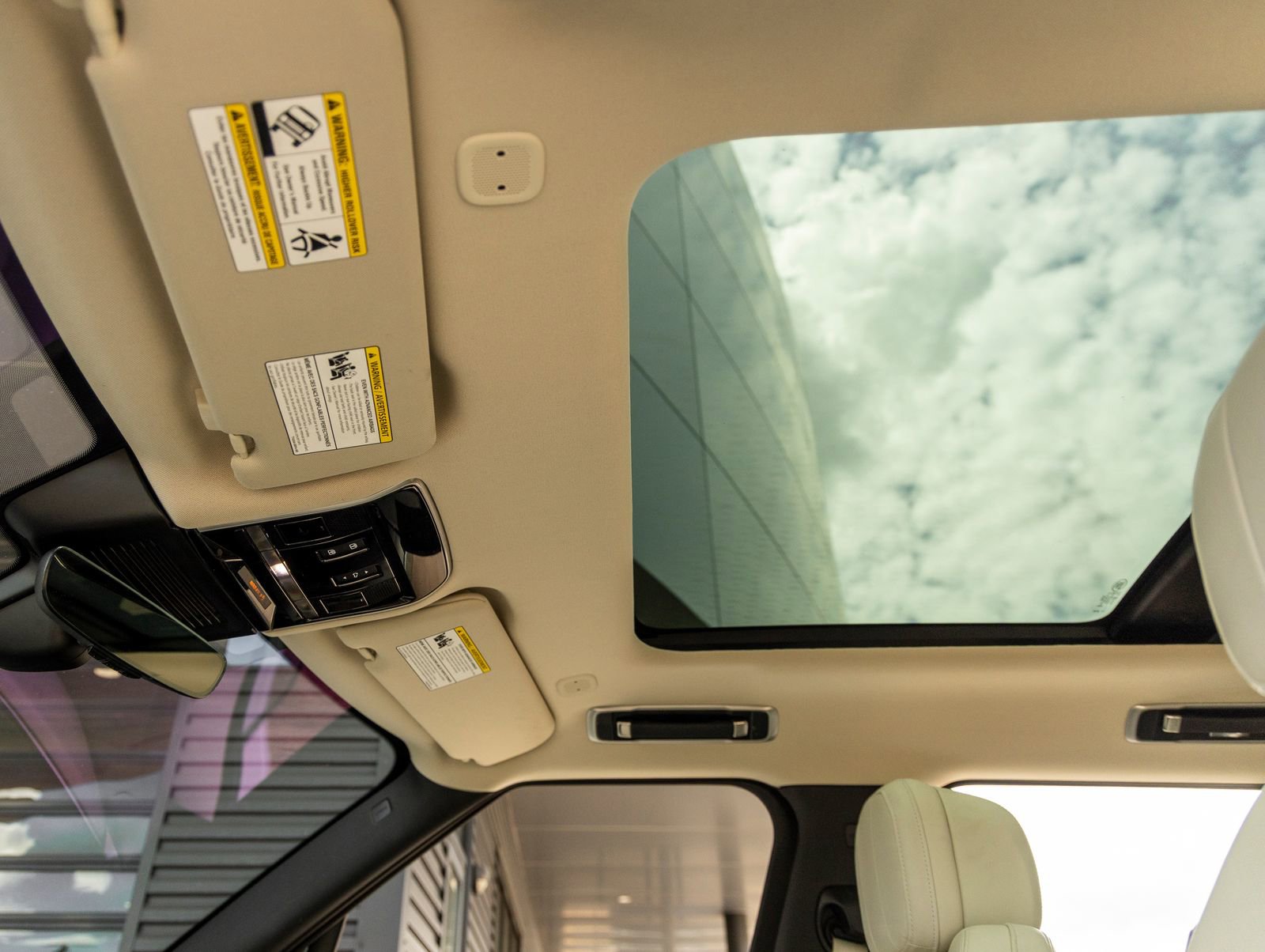 Used 2023 Land Rover Range Rover SE AWD/4WD image 24