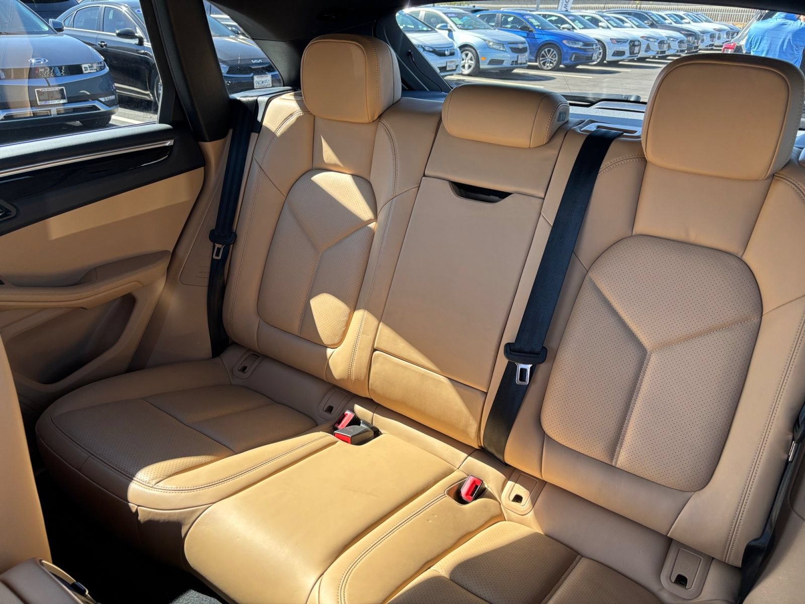 Used 2018 Porsche Macan AWD/4WD image 16