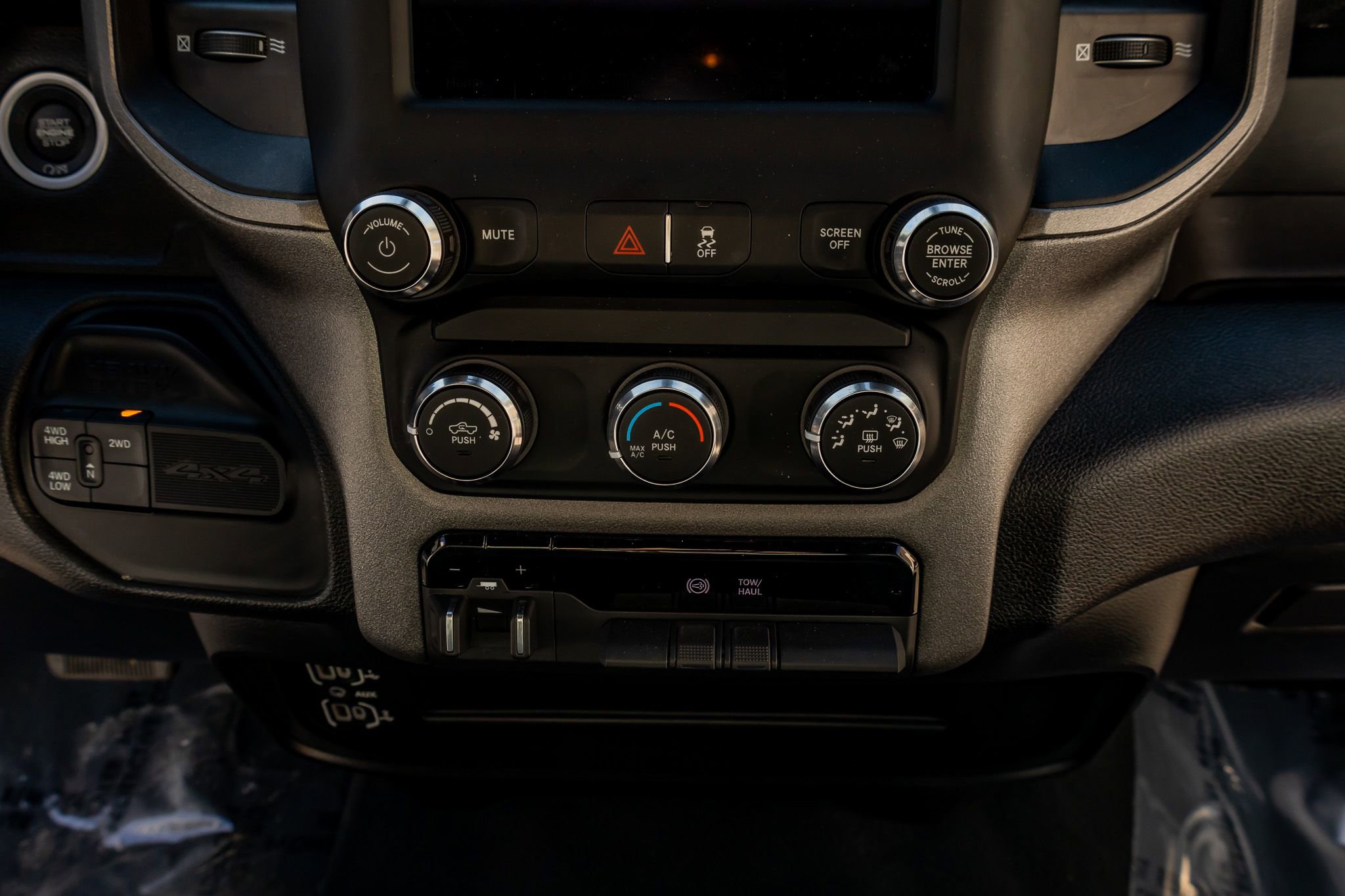 Used 2024 RAM 3500 Tradesman w/ Chrome Appearance Group image 28