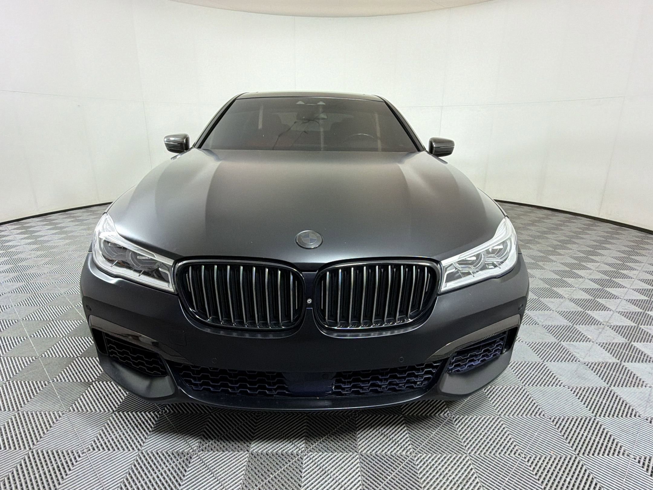 Used 2017 BMW 750i RWD image 7