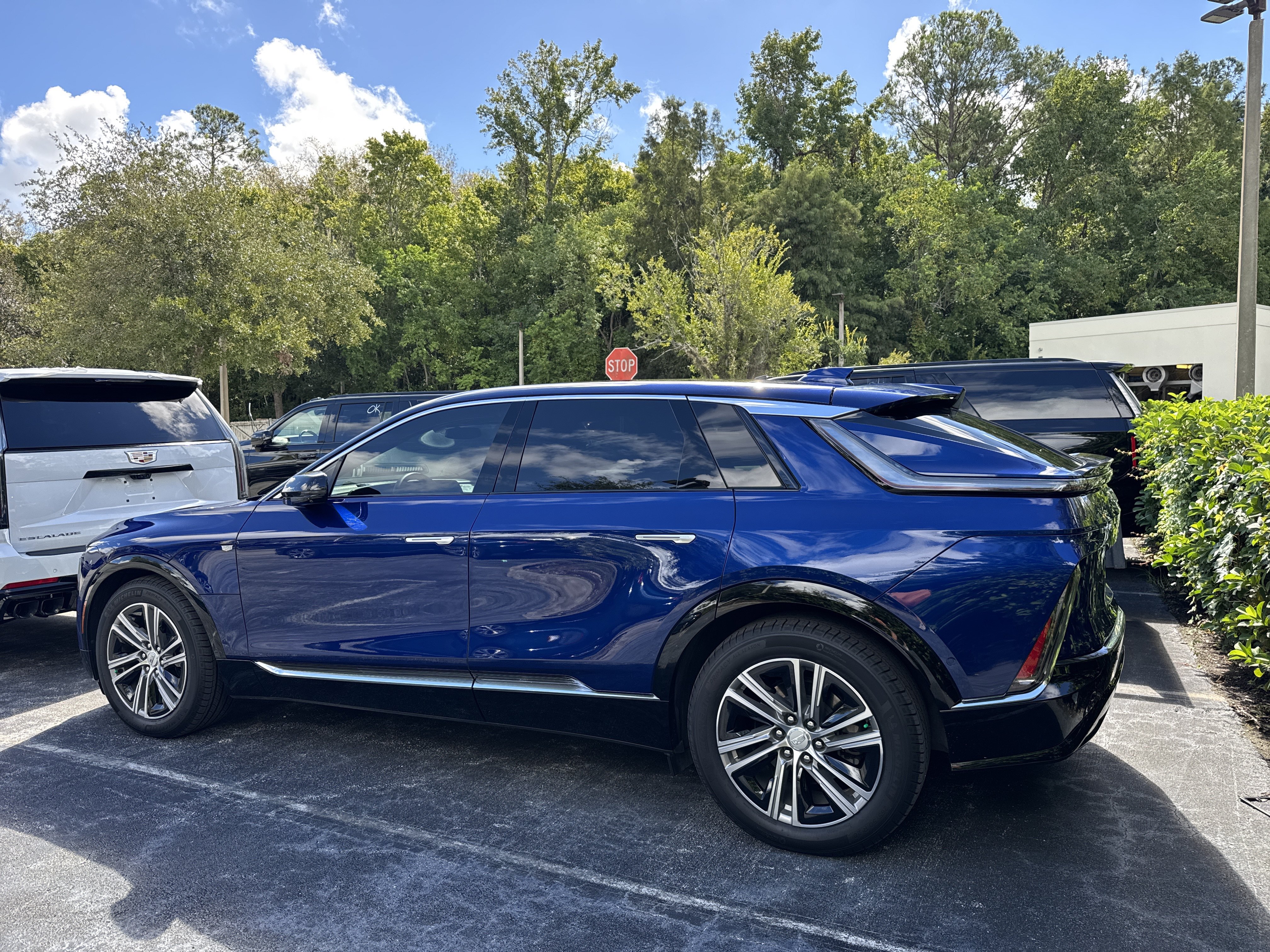Used 2024 Cadillac Lyriq Luxury AWD/4WD image 2