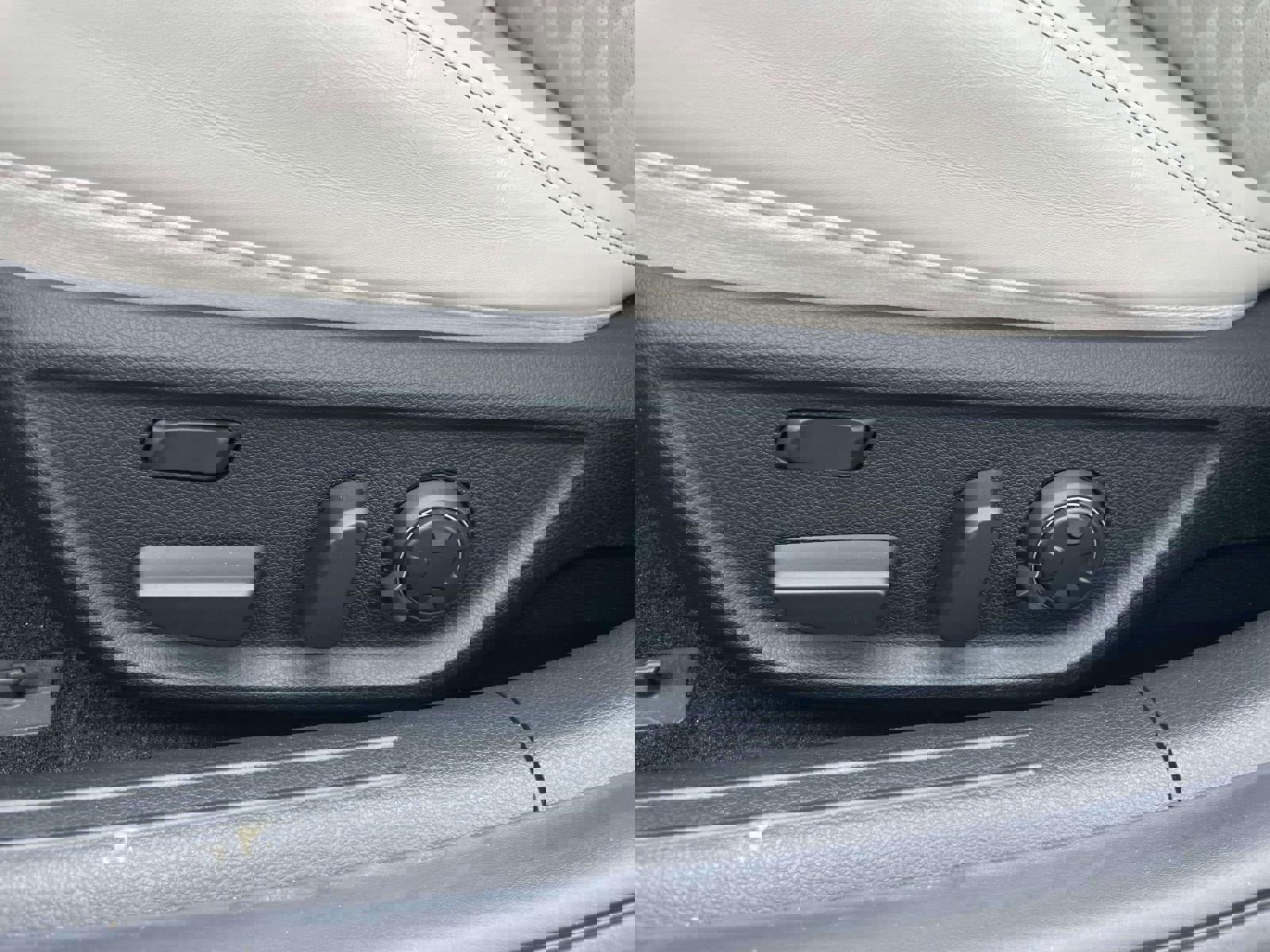 Used 2024 Genesis G70 3.3T Advanced w/ Sport Prestige Package image 19