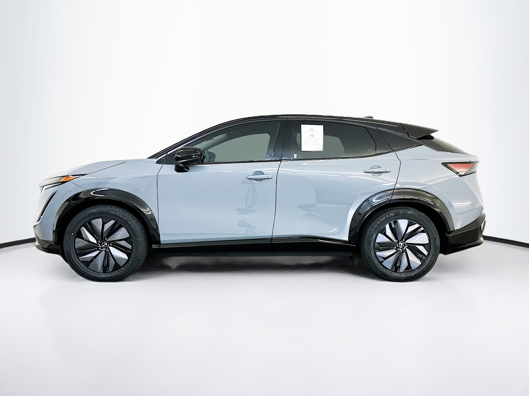 Used 2023 Nissan Ariya AWD image 4