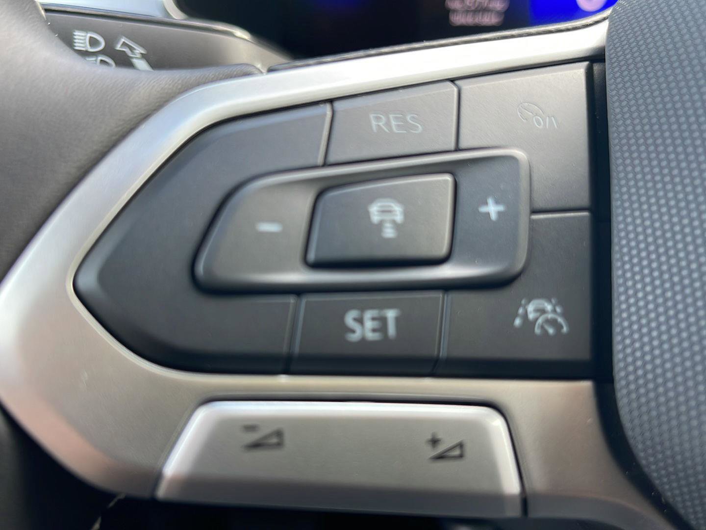 Used 2025 Volkswagen Taos SE image 25