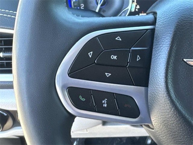 Used 2023 Chrysler Pacifica Touring-L image 9