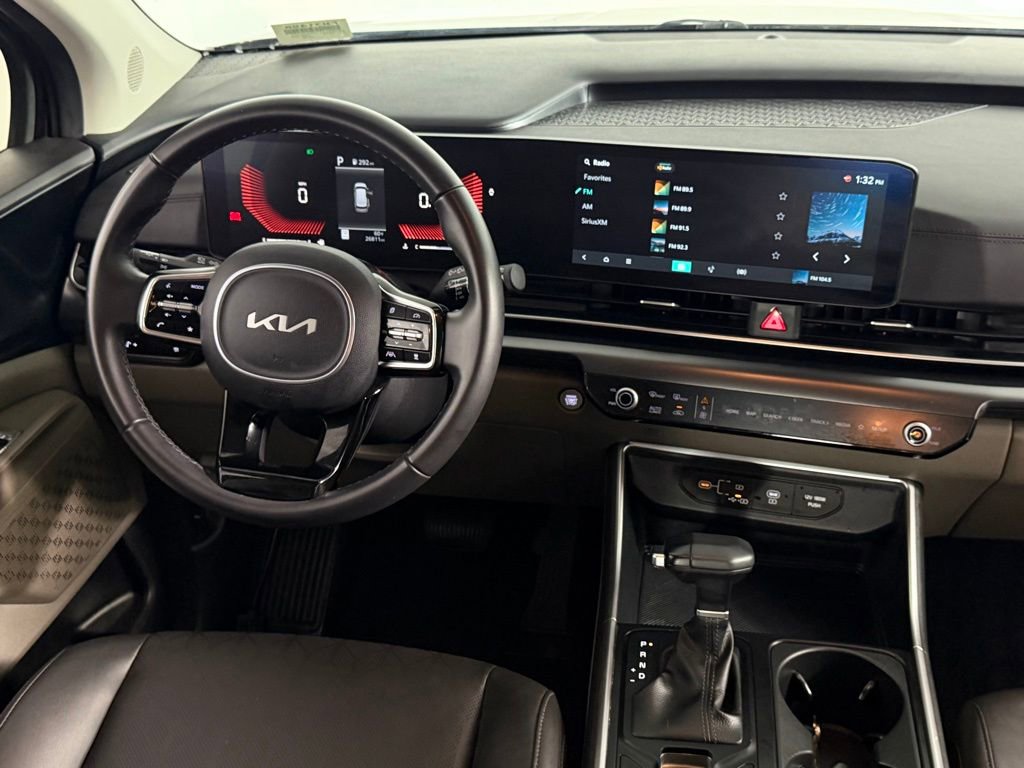 Used 2025 Kia Carnival image 13