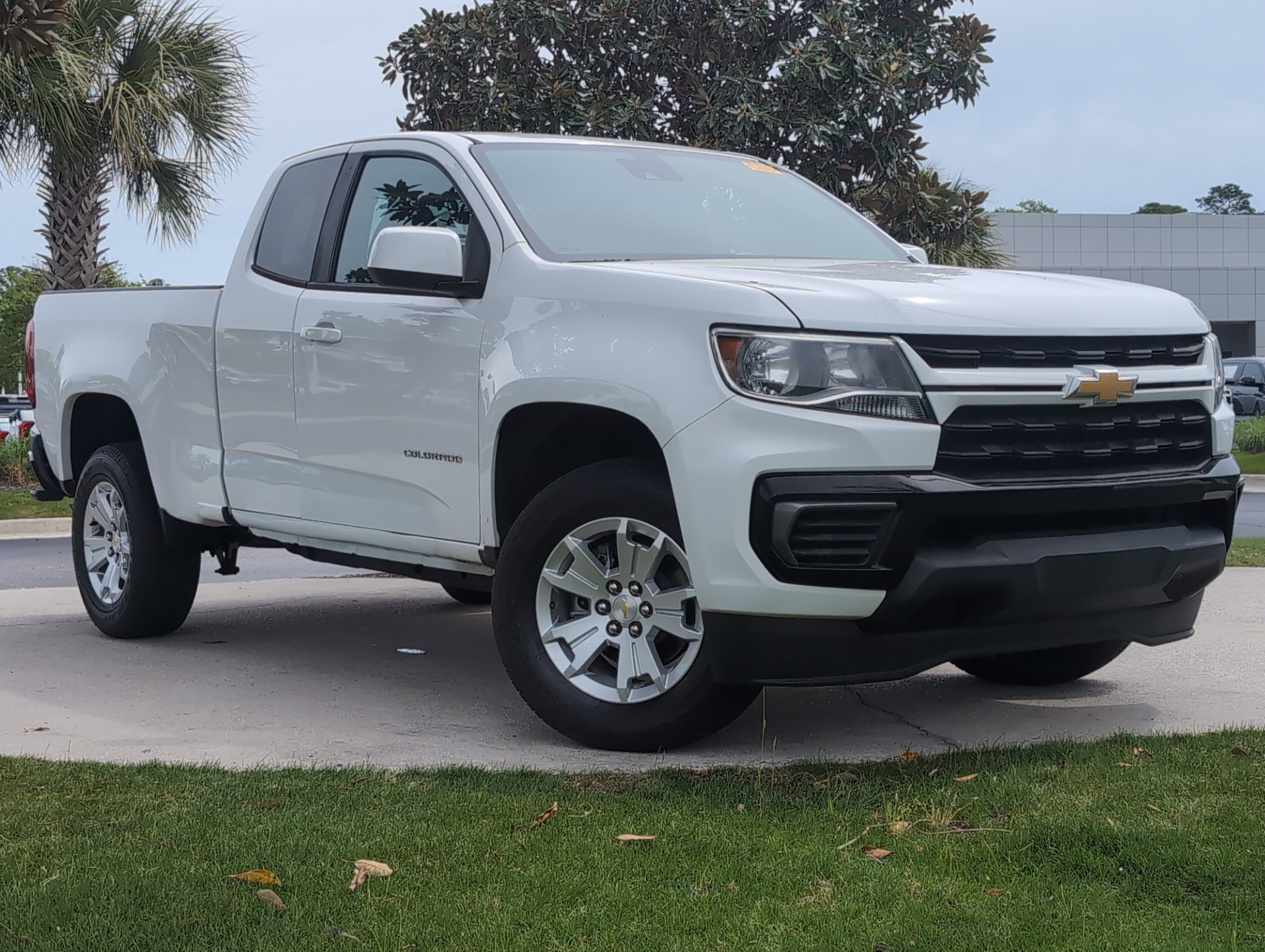 Used 2022 Chevrolet Colorado LT w/ Fleet Safety Package image 2