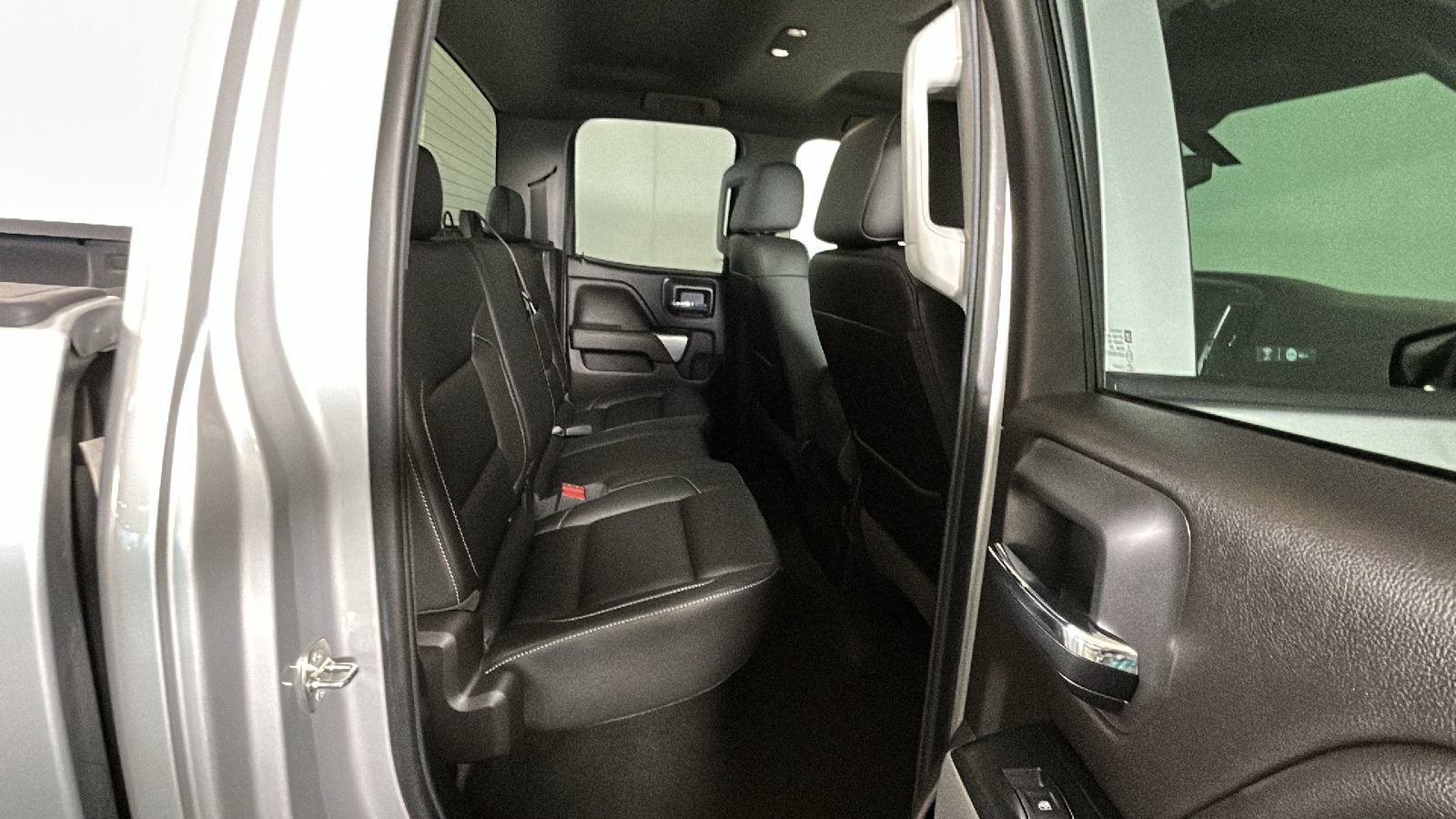Used 2018 Chevrolet Silverado 1500 LT w/ Redline Edition AWD/4WD image 35