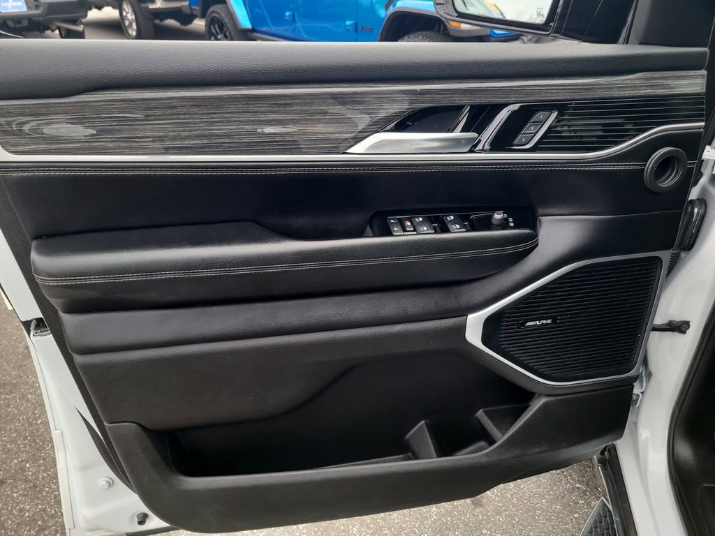 Used 2022 Jeep Wagoneer Series III w/ Flexible Seating Group RWD image 16