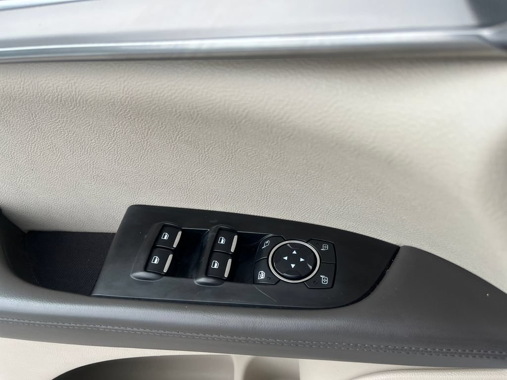 Used 2019 Lincoln Nautilus Select AWD/4WD image 11